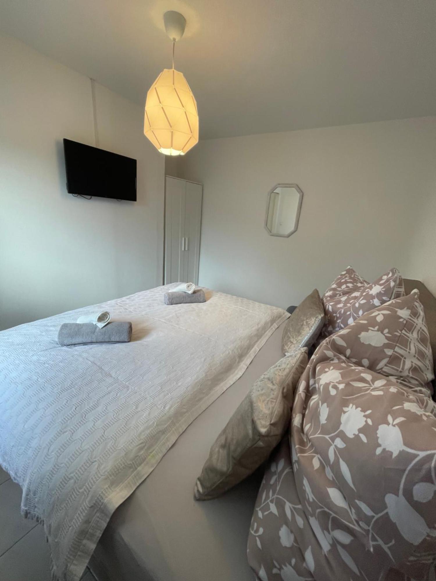 Enna Apartment 3 Perfect Location 메덜린 외부 사진